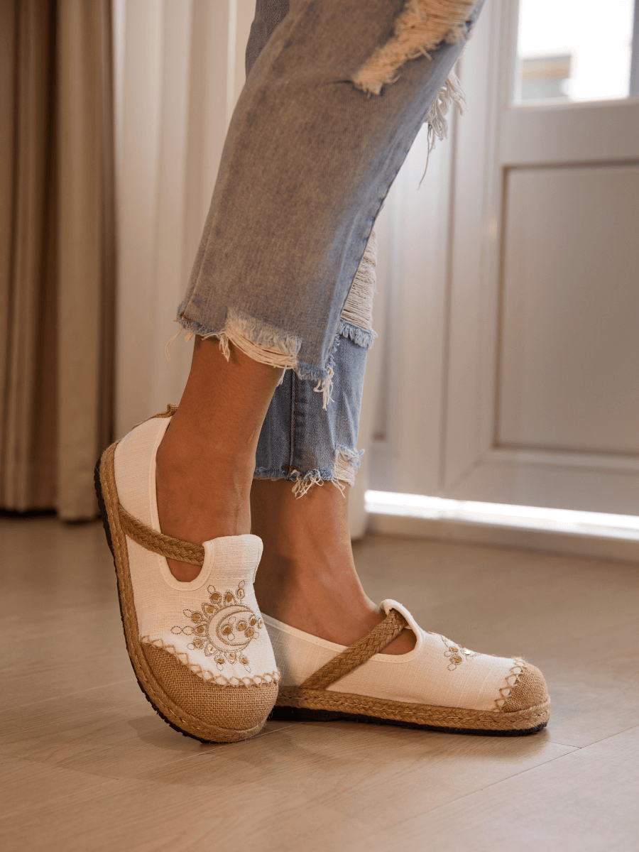 Blooming Moon Embroidered Linen Espadrilles - Cream