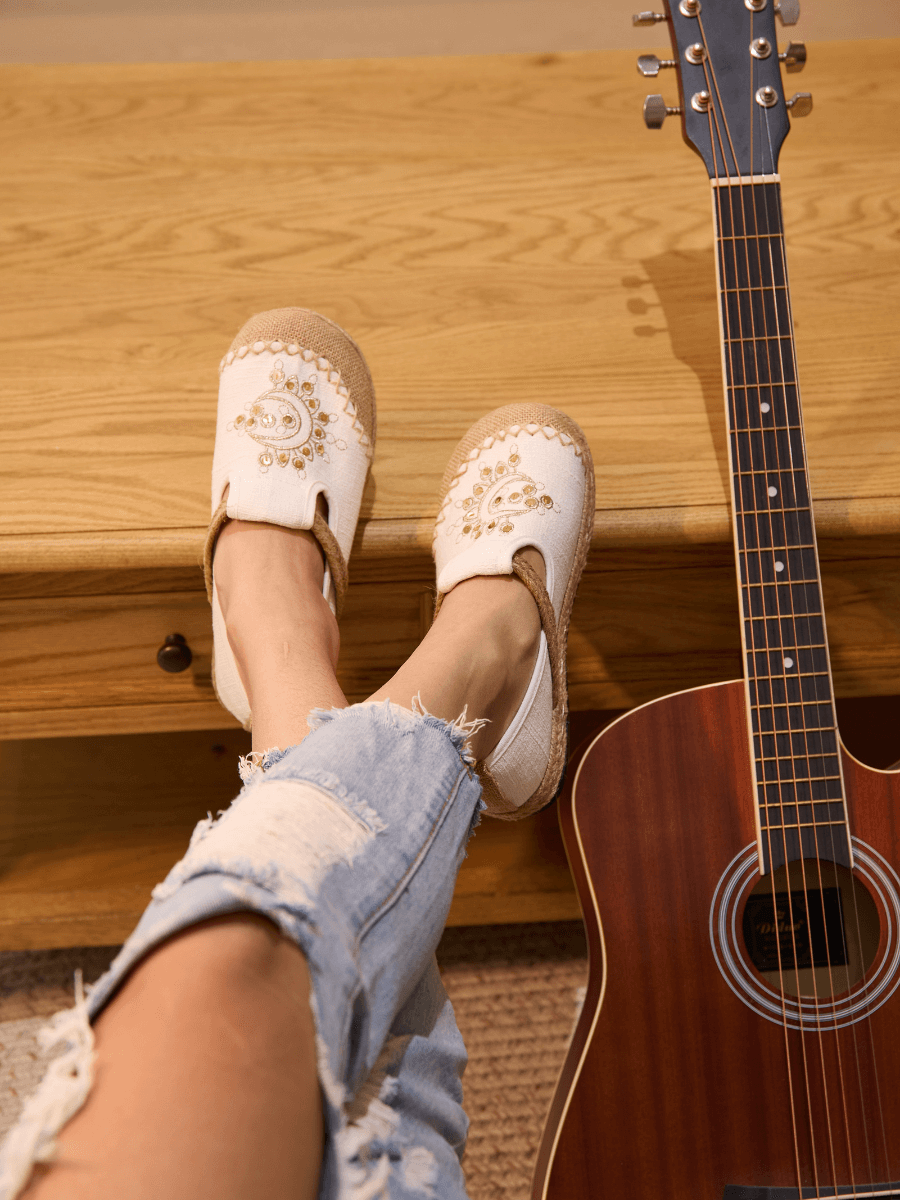 Blooming Moon Embroidered Linen Espadrilles - Cream
