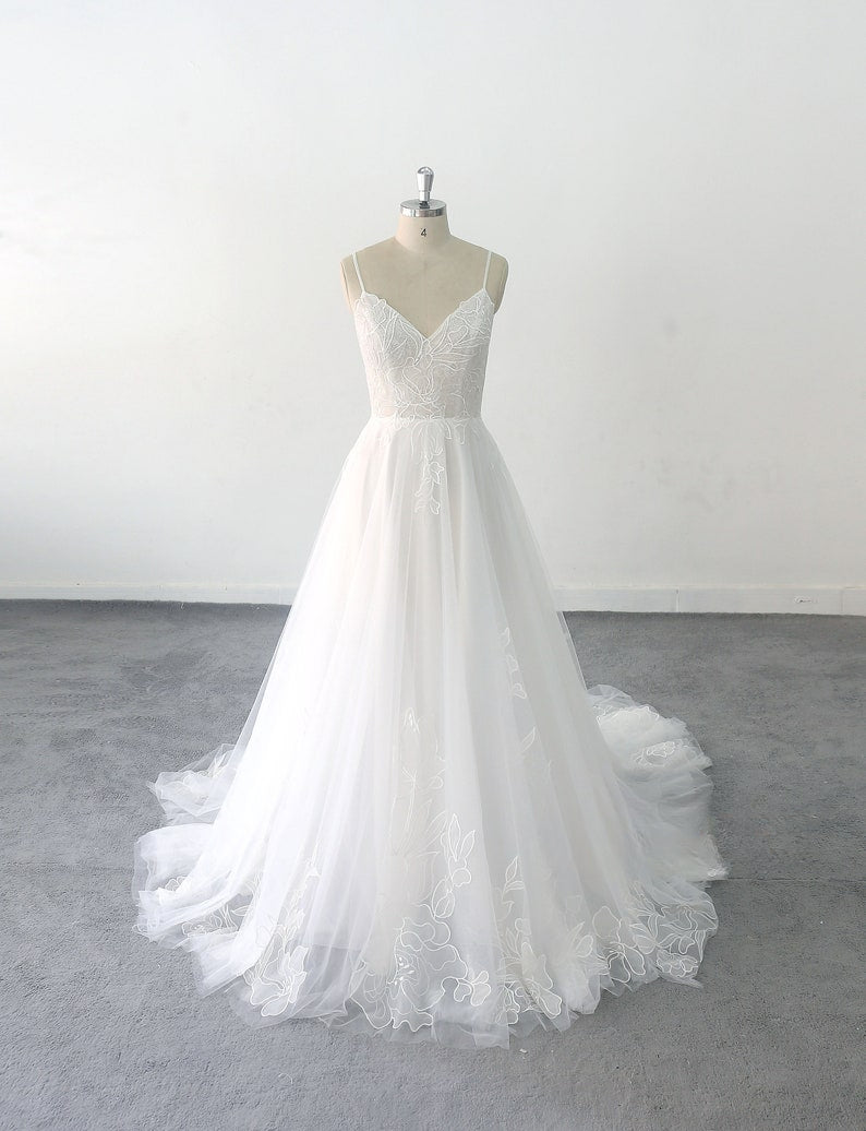 Large Flower Backless Lace Simple Wedding Dress V Neckline Wedding Dresses