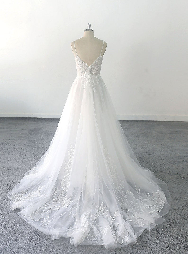 Large Flower Backless Lace Simple Wedding Dress V Neckline Wedding Dresses