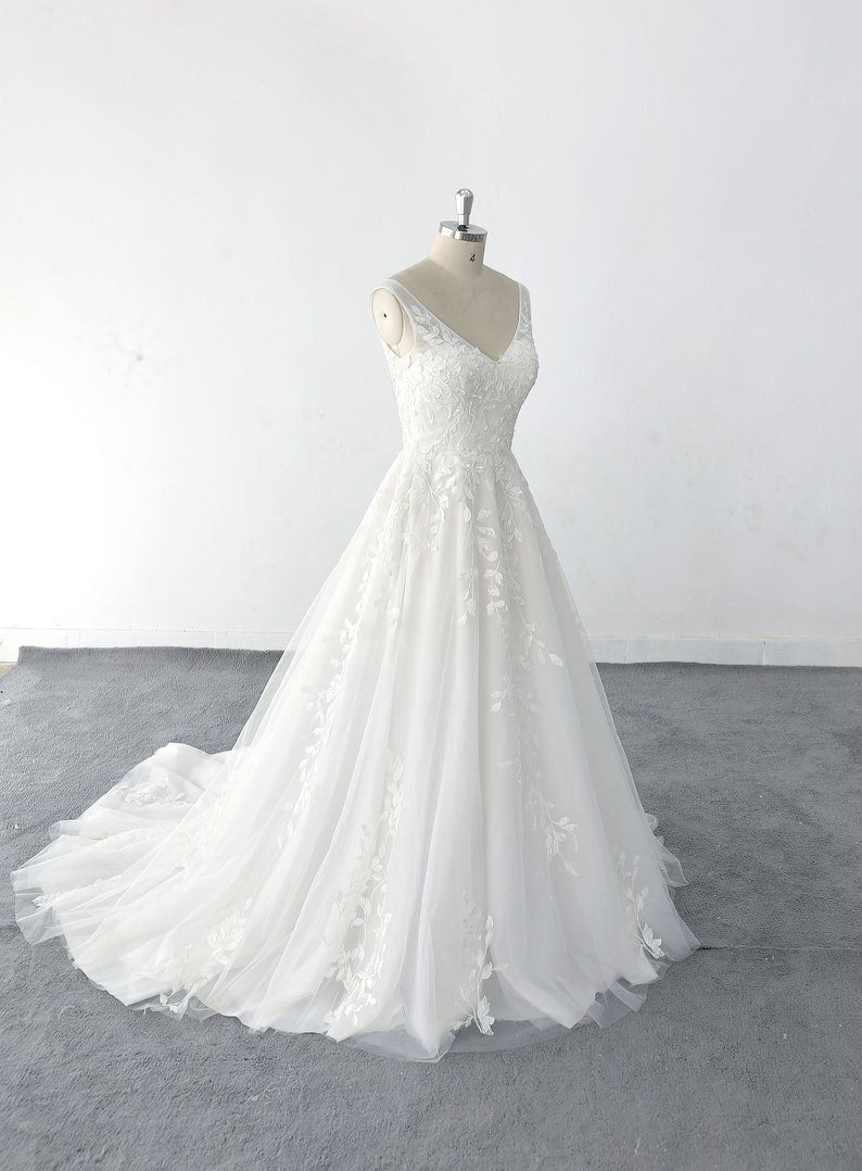 Simple A-line Light Wedding Dress Wedding Dresses, 3D Tree Leaf Appliques Summer Lace Wedding Dress